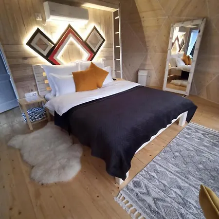 Honey Dome 캠프장 Vizhenka